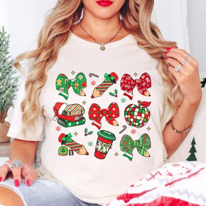 Cute Teacher Christmas T-Shirt Coquette Teacher Pencil Bow Sweatshirt Retro Merry Christmas Teacher Gift Clothing Unise