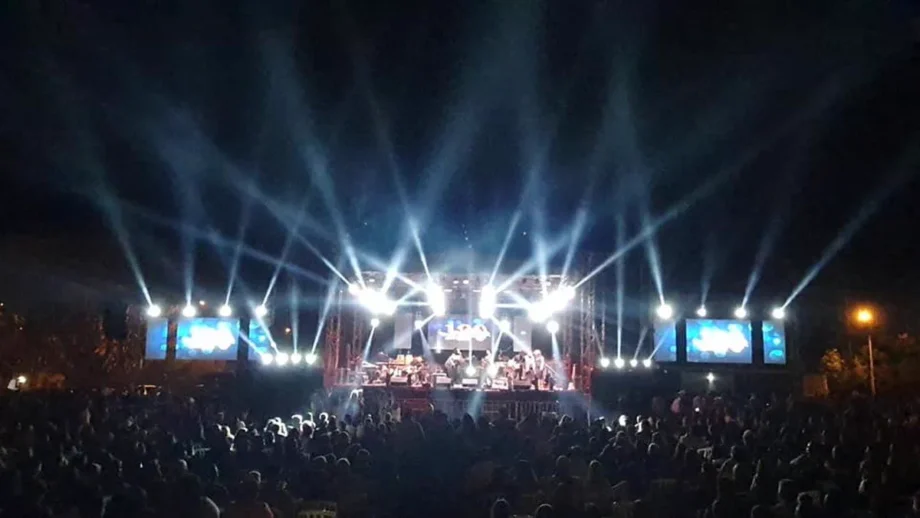 Concert outfit ideas for crowded stadium venues and outdoor music festival fields